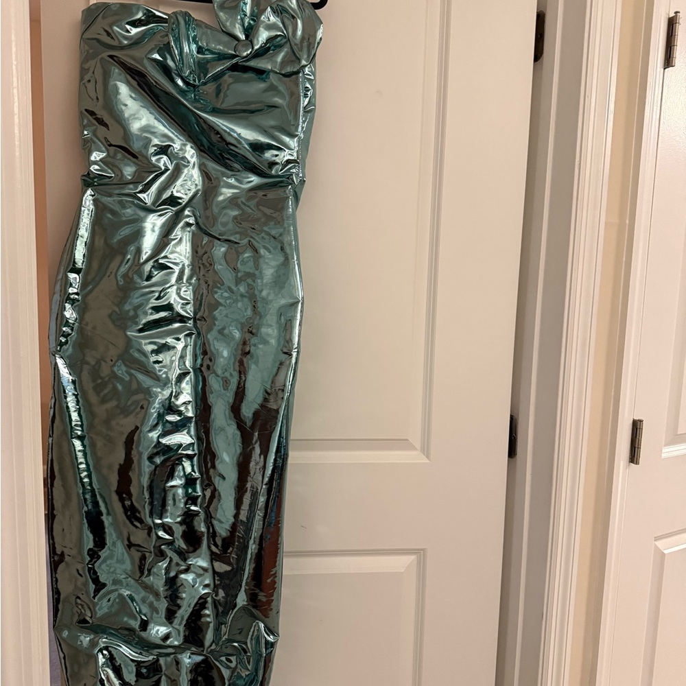 Asymmetric One-Shoulder Metallic Green Midi Dress - Picture 3 of 4